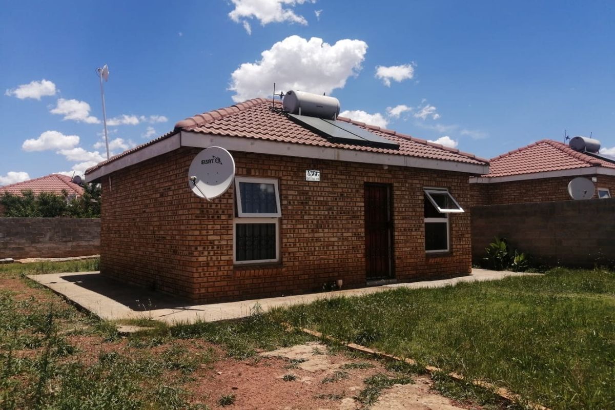 House For Sale In Johannesburg - Photo 2