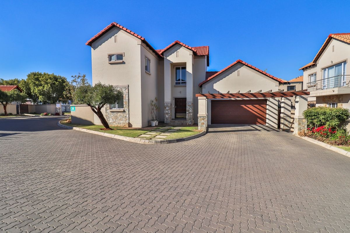 Townhouse For Sale In Centurion - Photo 2