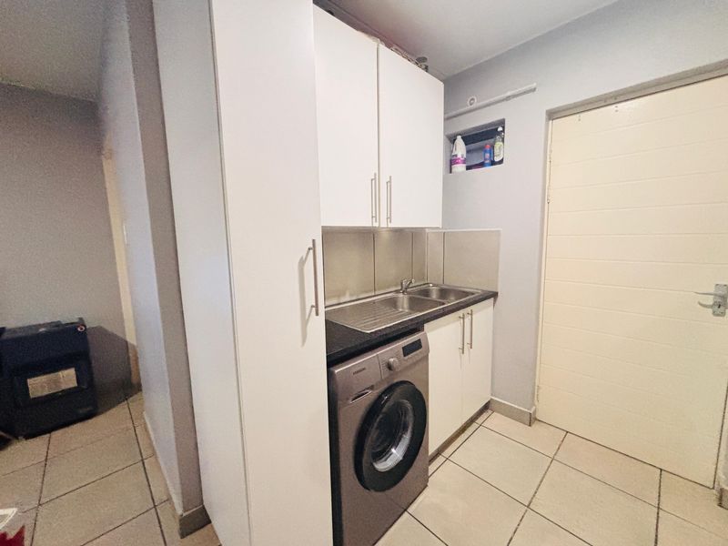 Apartment For Sale In Midrand - Photo 3