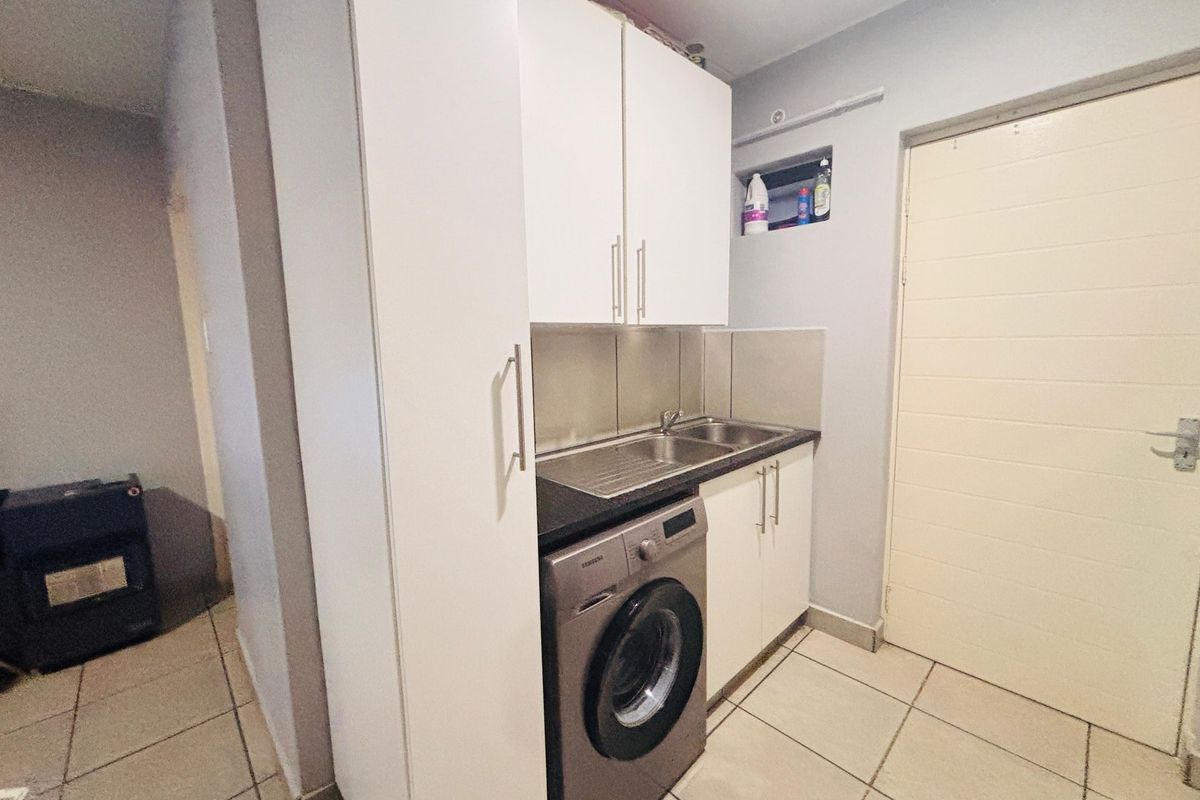 Apartment For Sale In Midrand - Photo 3