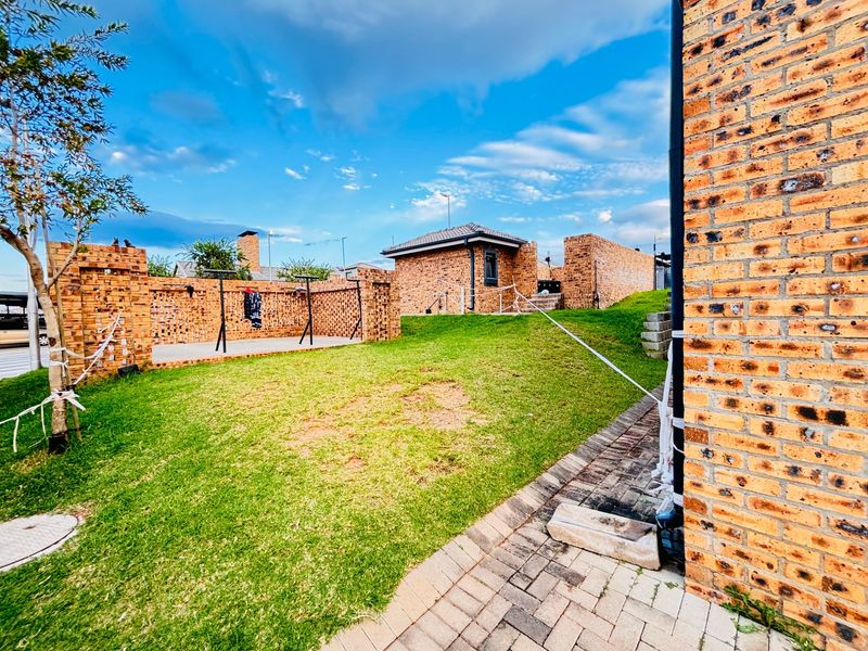 Apartment For Sale In Midrand - Photo 2