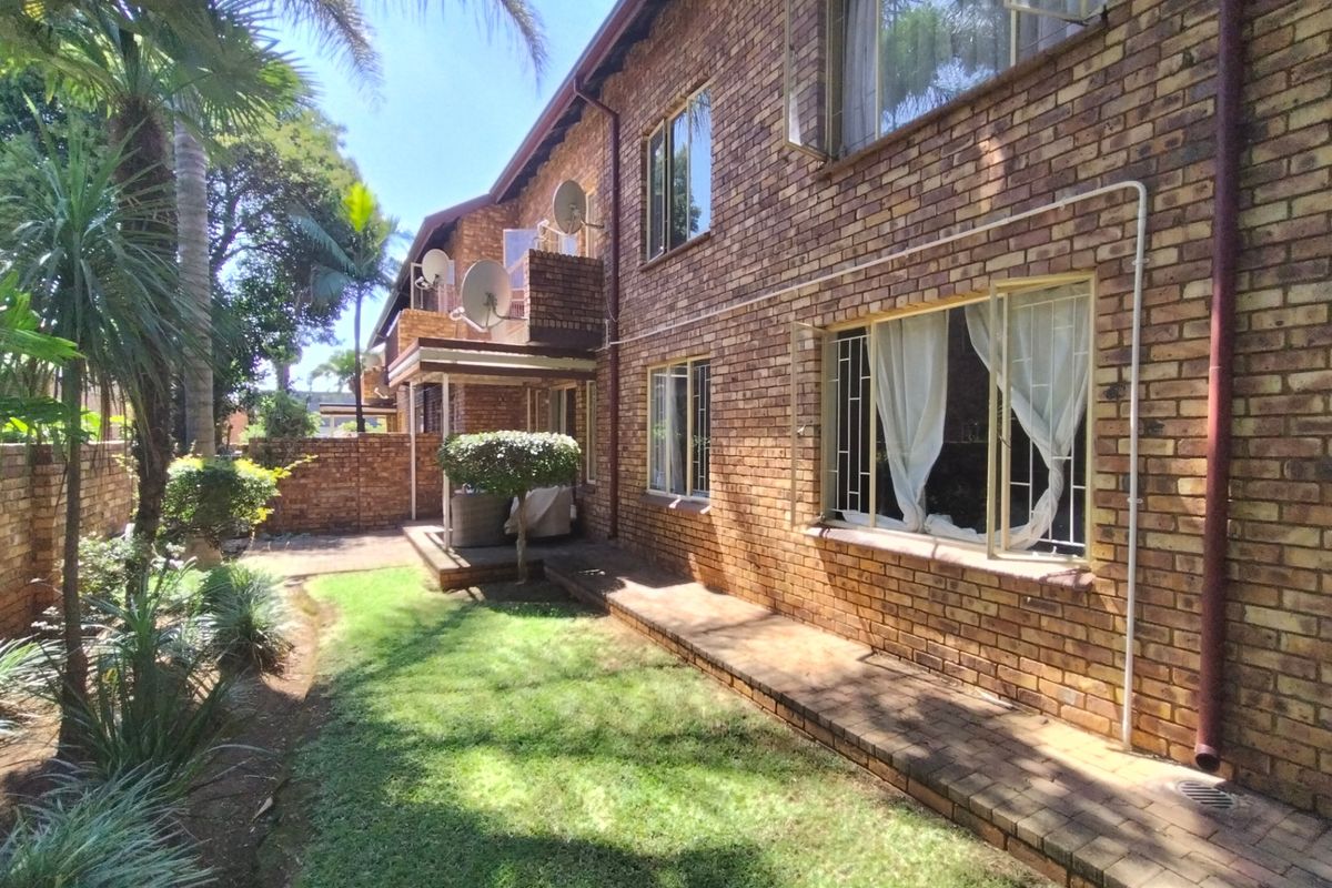 Townhouse For Sale In Centurion - Photo 2