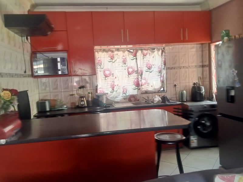 House Pending Sale In Pretoria - Photo 4