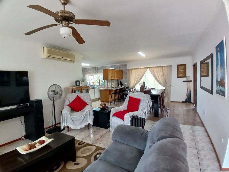 Townhouse For Sale In Port Shepstone - Photo 2