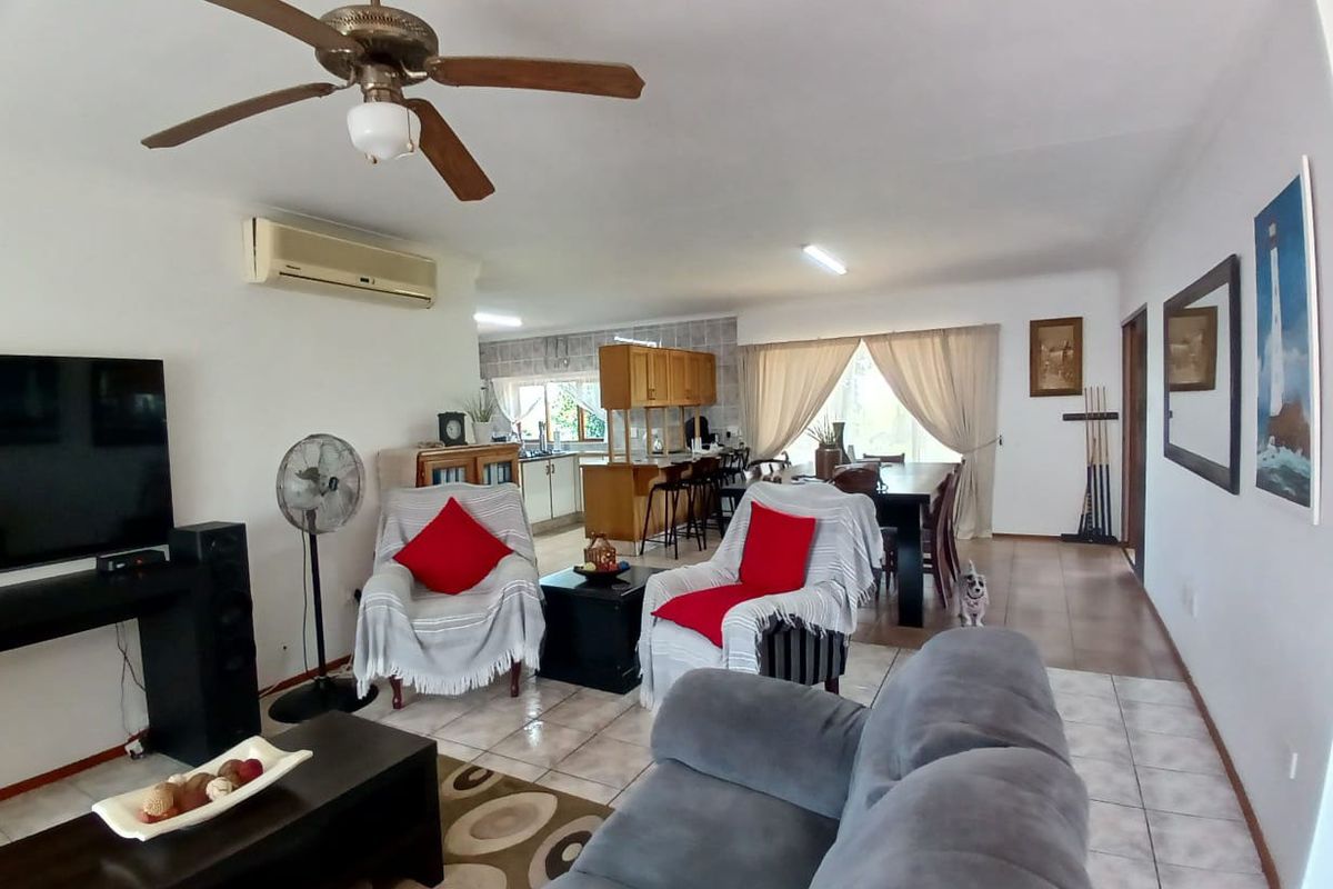 Townhouse For Sale In Port Shepstone - Photo 2