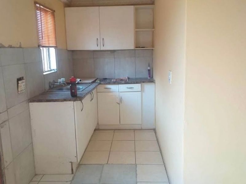 House Rental Monthly In Soweto - Photo 4