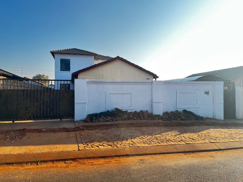 House Rental Monthly In Soweto - Photo 1