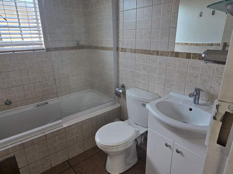 Apartment For Sale In Benoni - Photo 5
