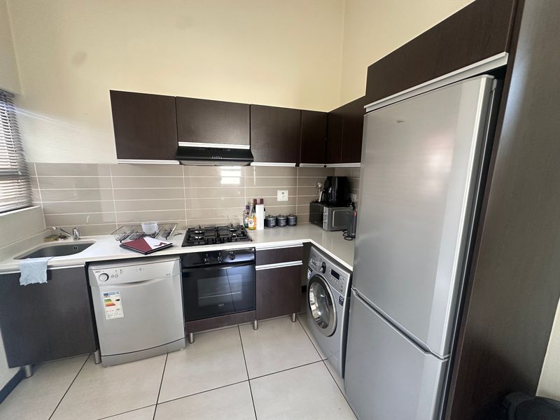 Apartment For Sale In Sandton - Photo 3