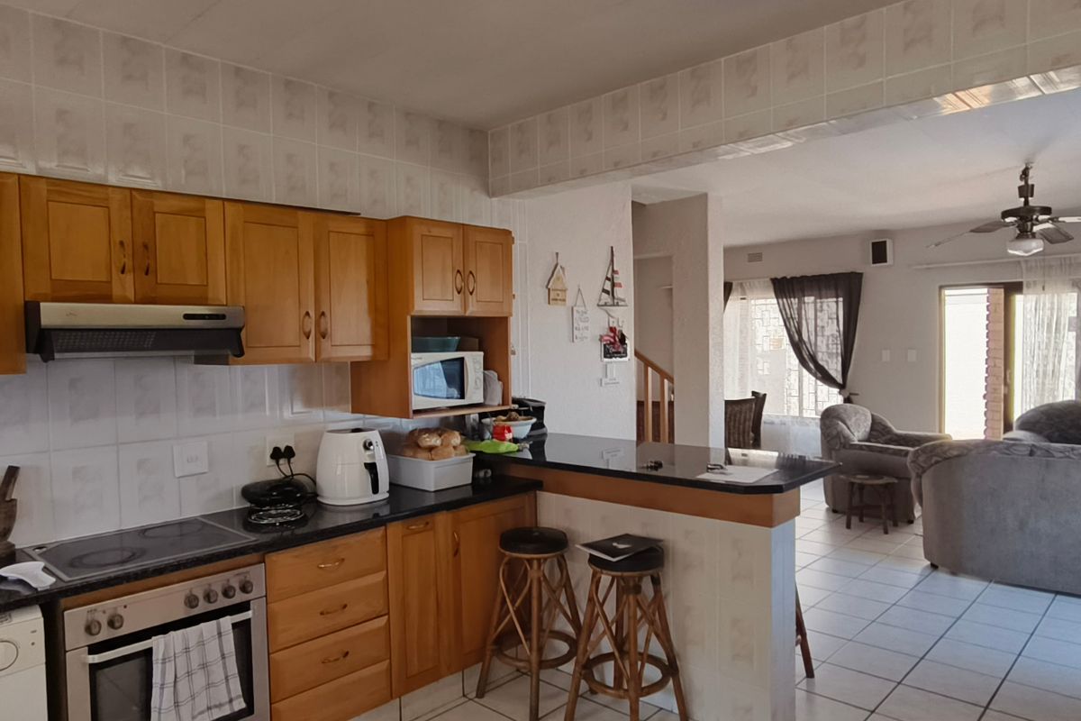 Apartment For Sale In Margate - Photo 3