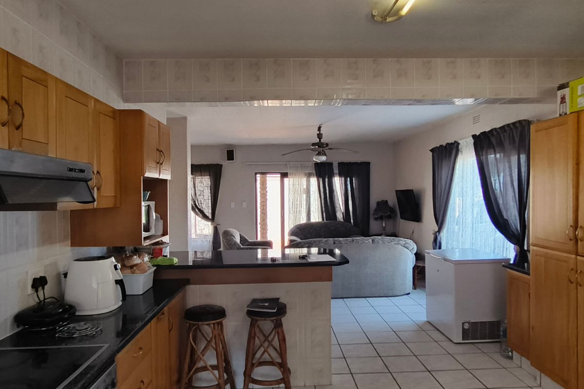Apartment For Sale In Margate - Photo 5