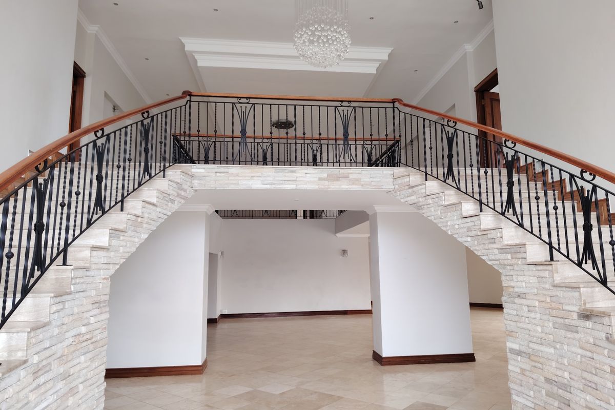 House For Sale In Pretoria - Photo 2