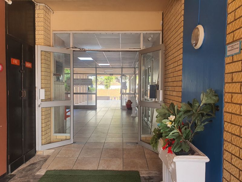 Apartment For Sale In Amanzimtoti - Photo 4