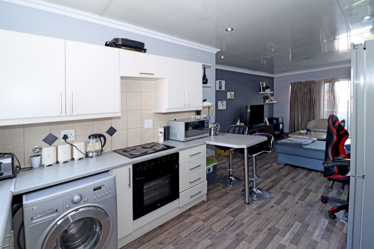 Apartment Pending Sale In Sandton - Photo 4