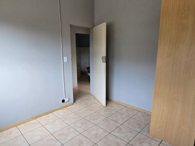 Apartment For Sale In Benoni - Photo 5
