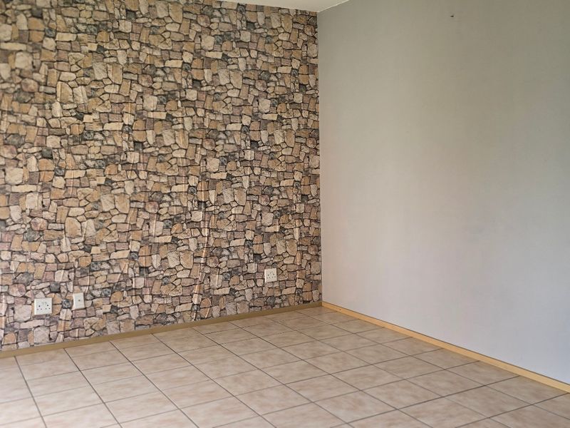 Apartment For Sale In Benoni - Photo 3
