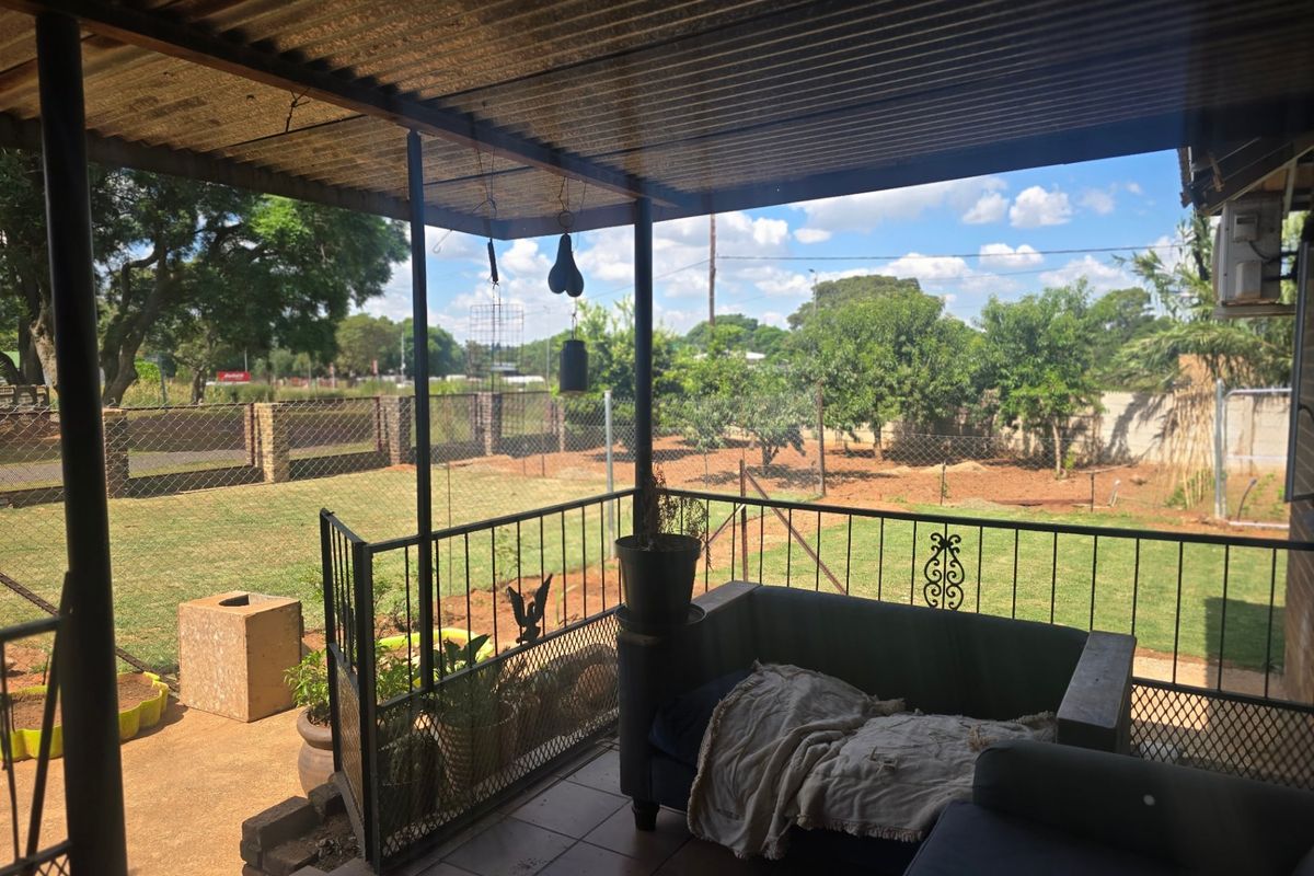 House Pending Sale In Cullinan - Photo 2