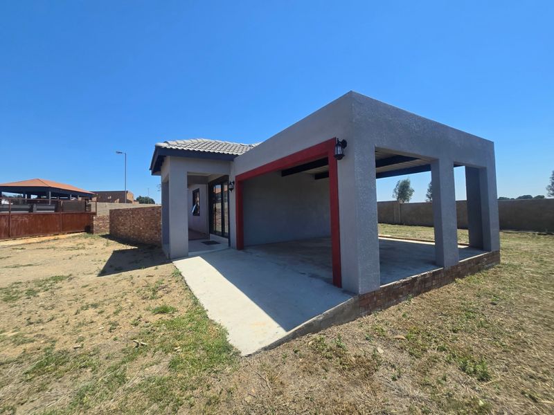 House Sold In Rayton - Photo 9