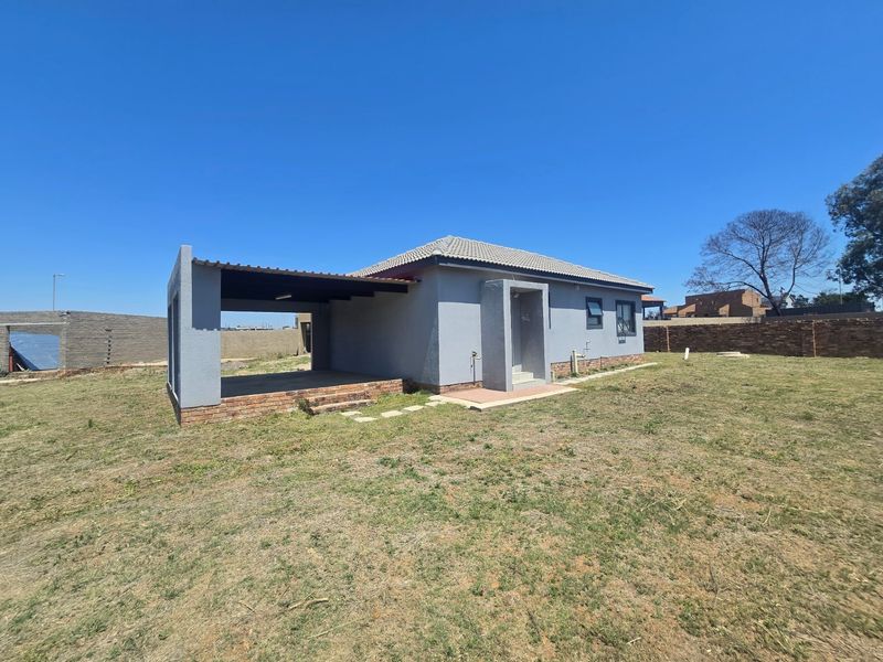 House Sold In Rayton - Photo 10