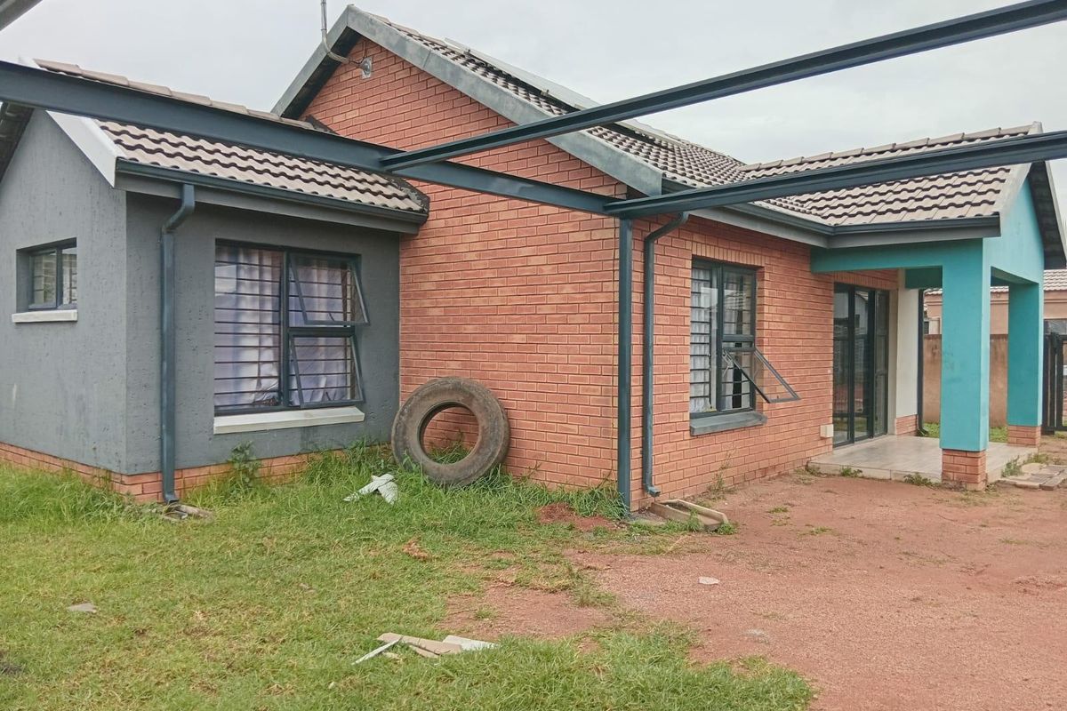 House For Sale In Akasia - Photo 2