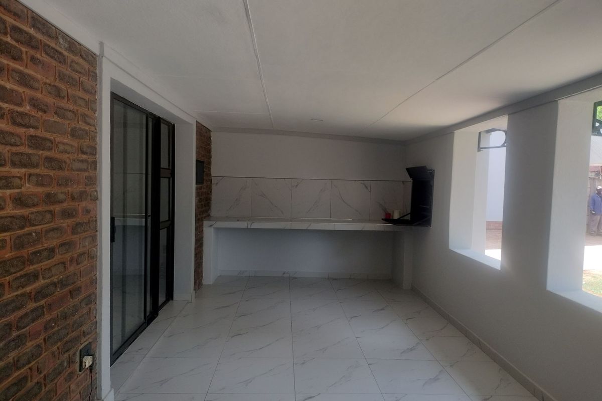 House Pending Sale In Cullinan - Photo 2