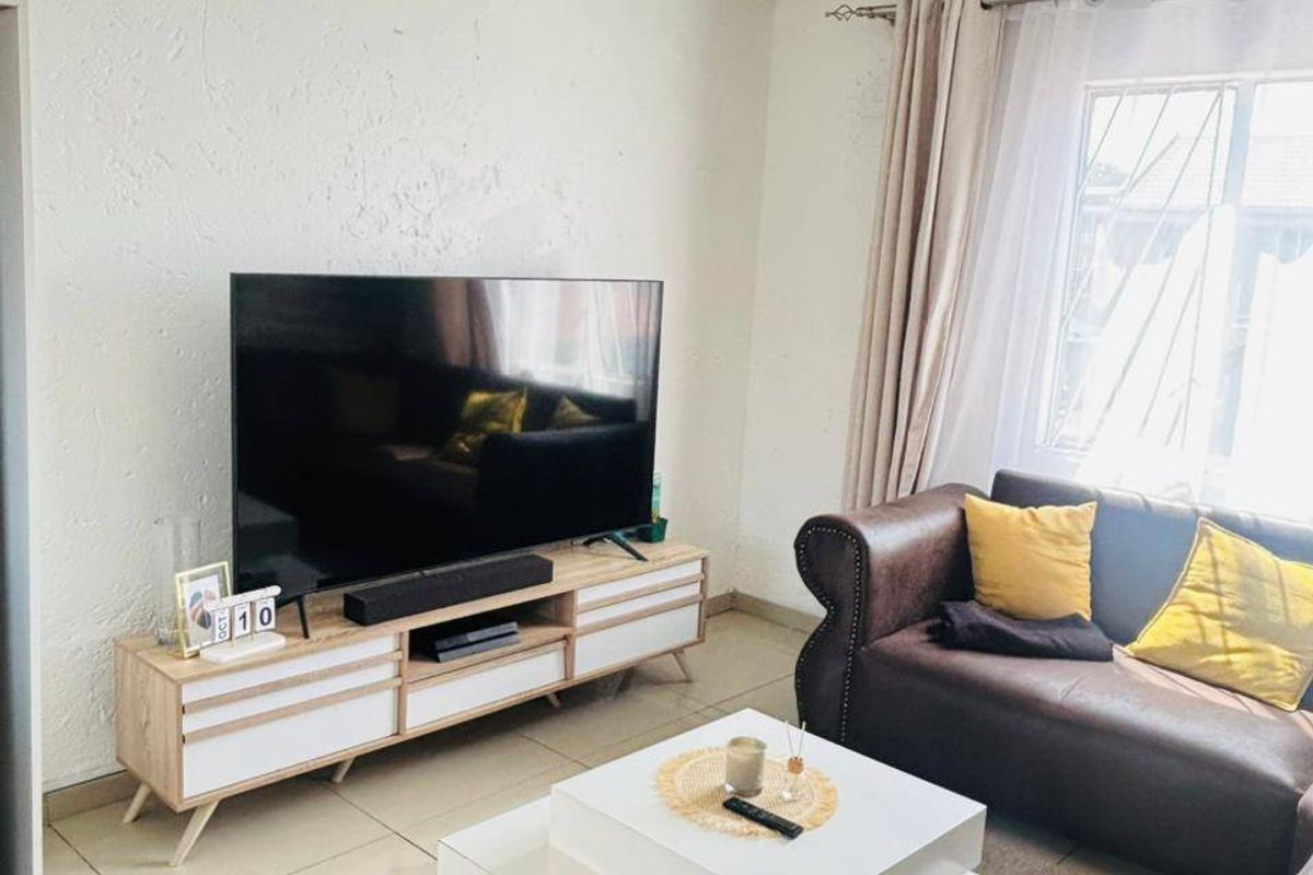 Townhouse For Sale In Johannesburg - Photo 4