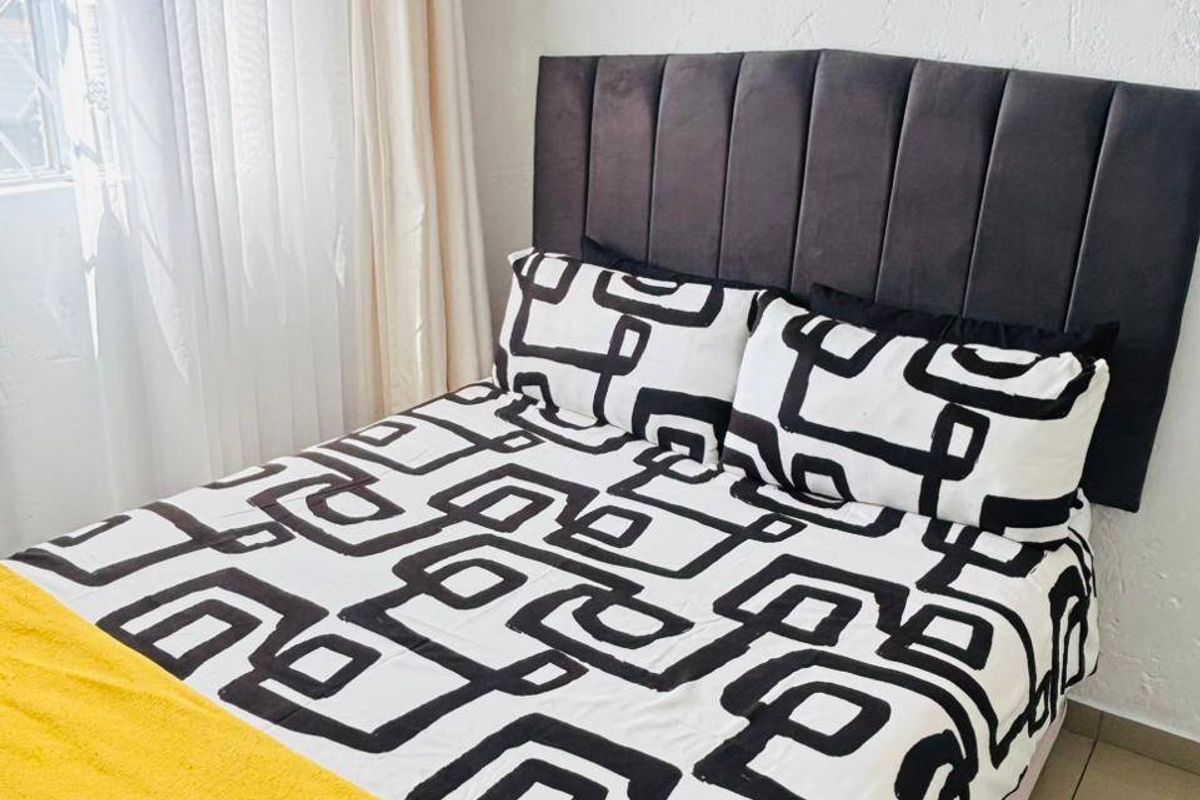 Townhouse For Sale In Johannesburg - Photo 5