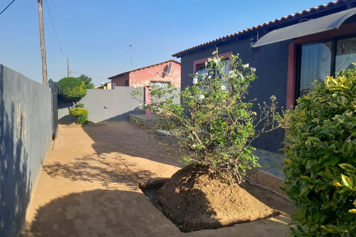 House Pending Sale In Soshanguve - Photo 5