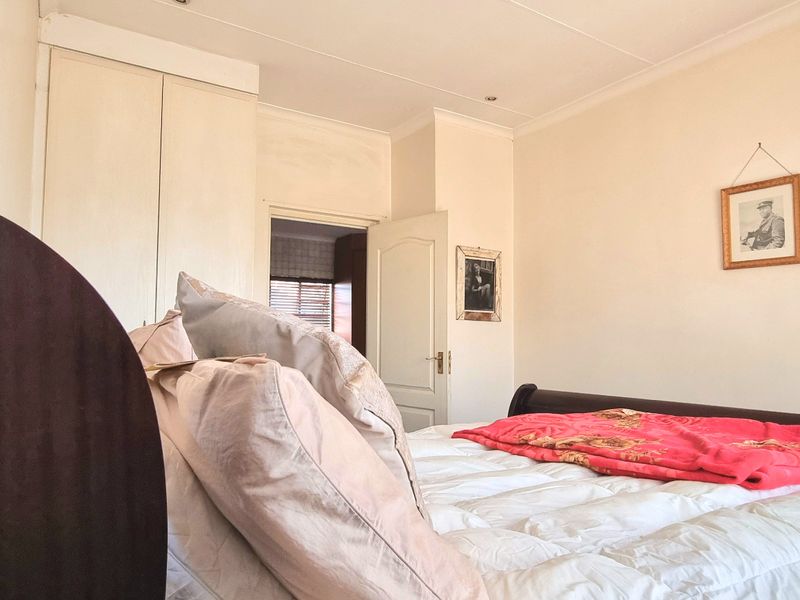 Apartment For Sale In Johannesburg - Photo 10