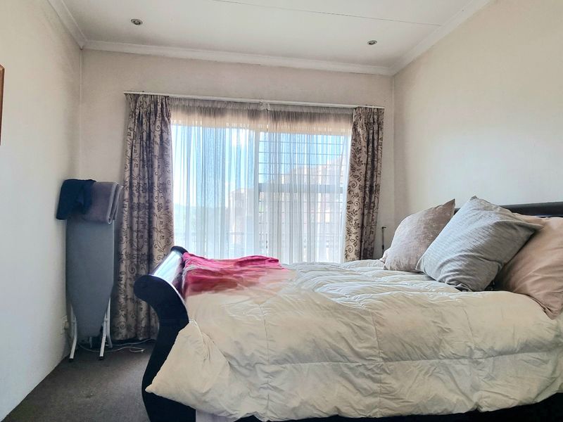 Apartment For Sale In Johannesburg - Photo 9