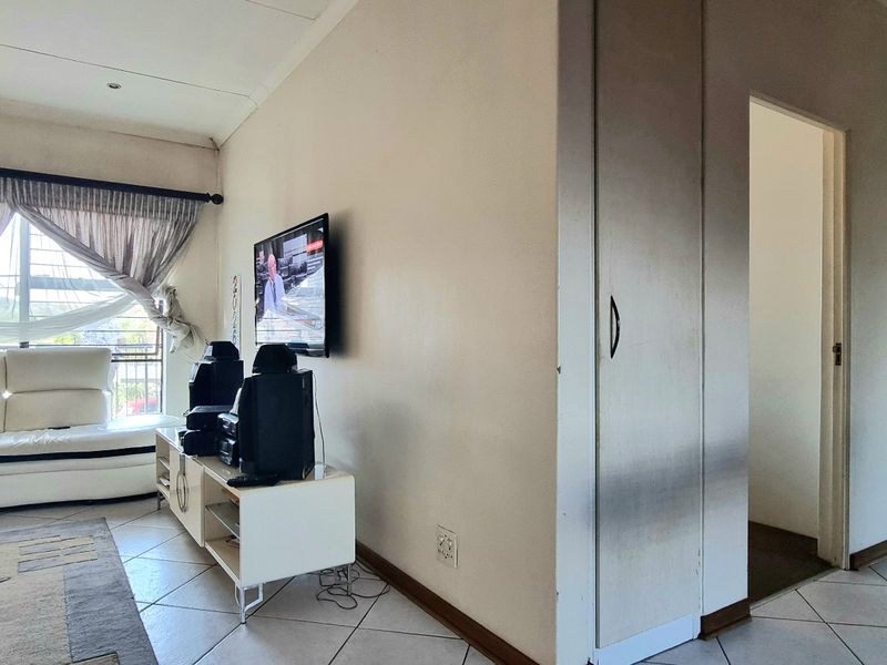 Apartment For Sale In Johannesburg - Photo 8