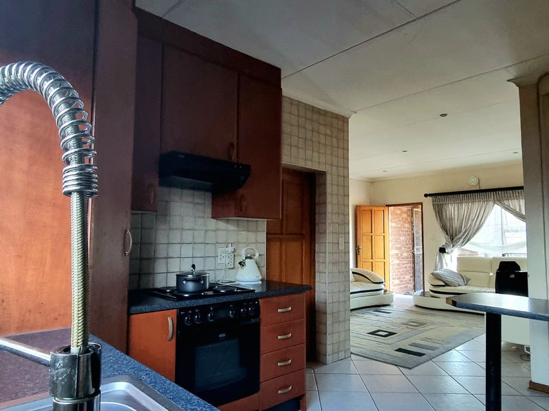 Apartment For Sale In Johannesburg - Photo 6