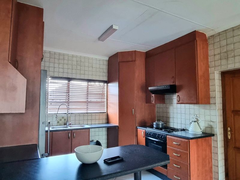 Apartment For Sale In Johannesburg - Photo 5