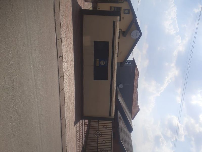 House For Sale In Soweto - Photo 2