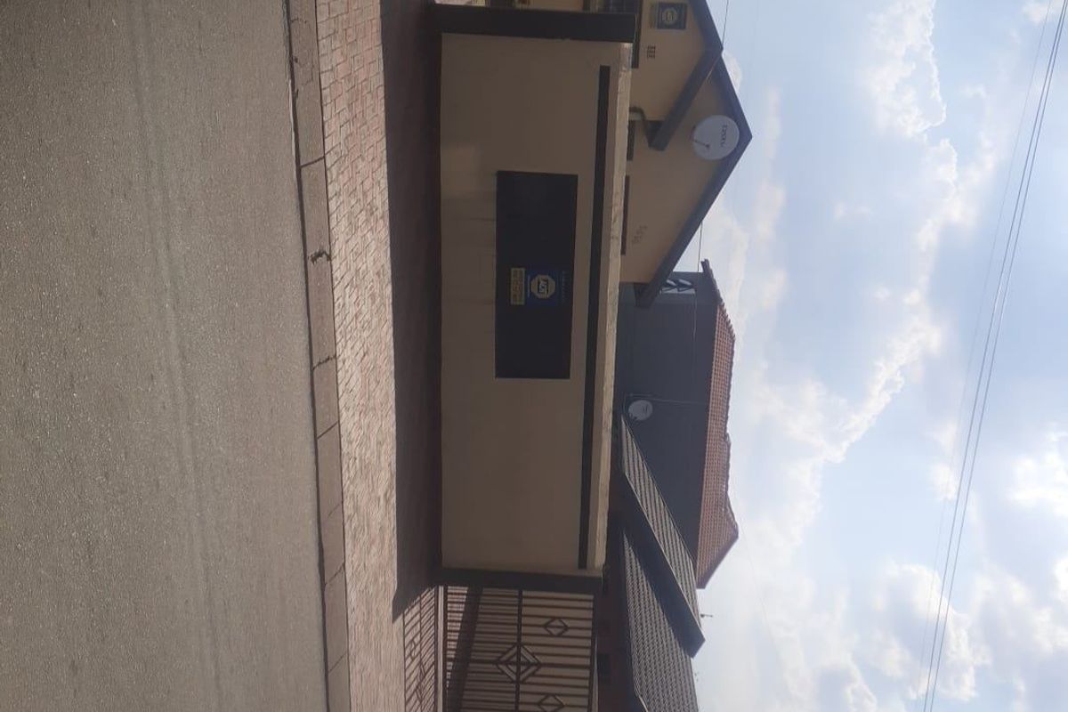 House For Sale In Soweto - Photo 2
