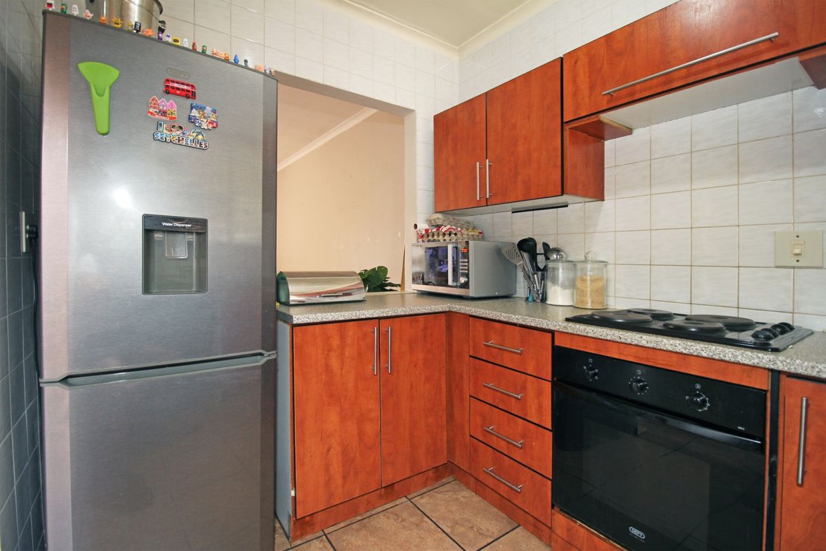 Apartment Pending Sale In Sandton - Photo 3