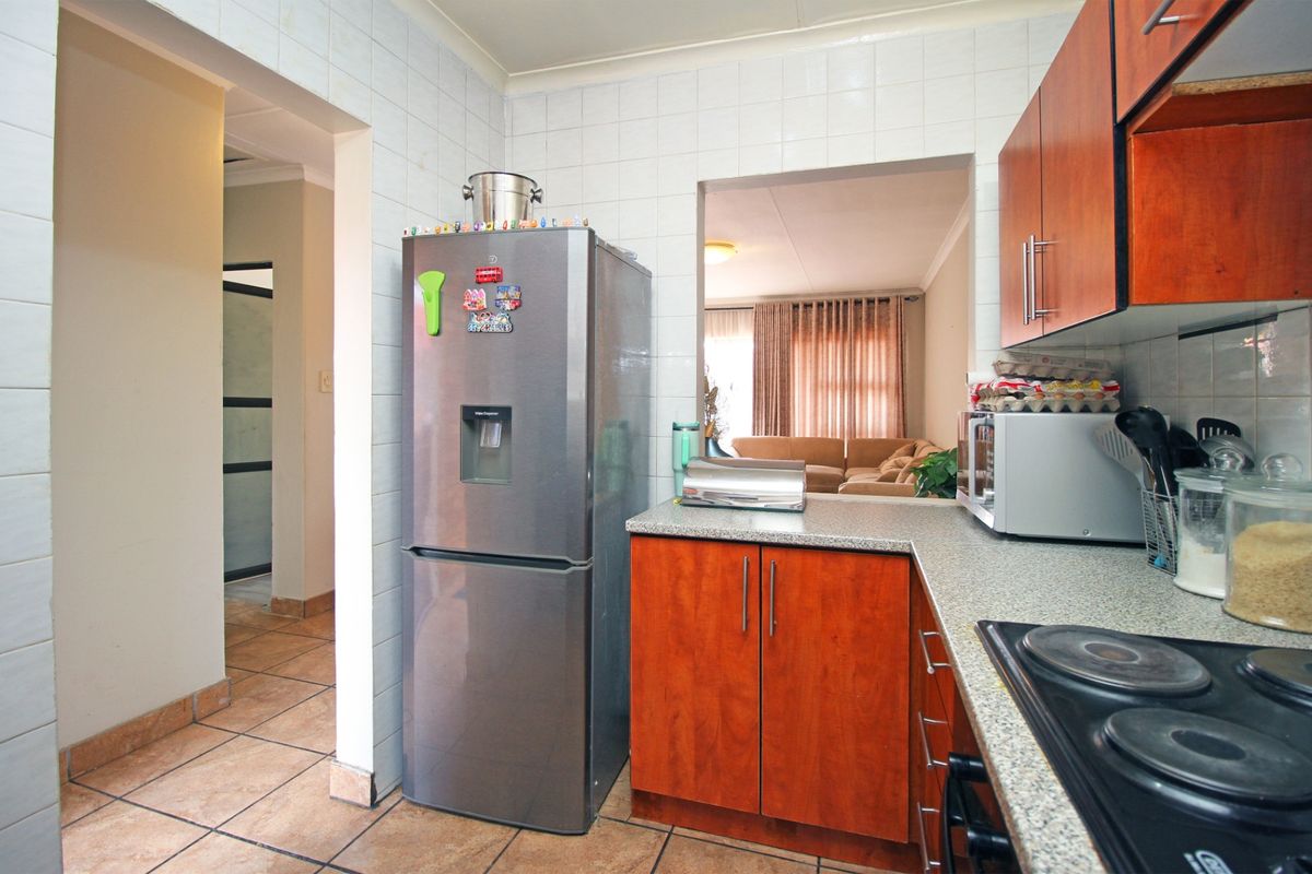 Apartment Pending Sale In Sandton - Photo 4