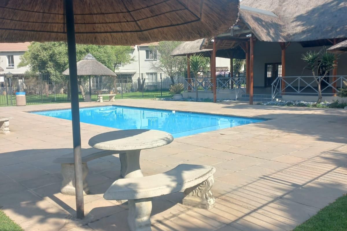 Townhouse For Sale In Edenvale - Photo 2