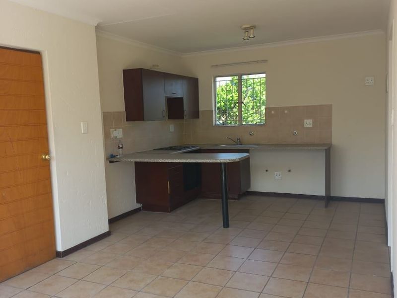 Townhouse For Sale In Edenvale - Photo 7