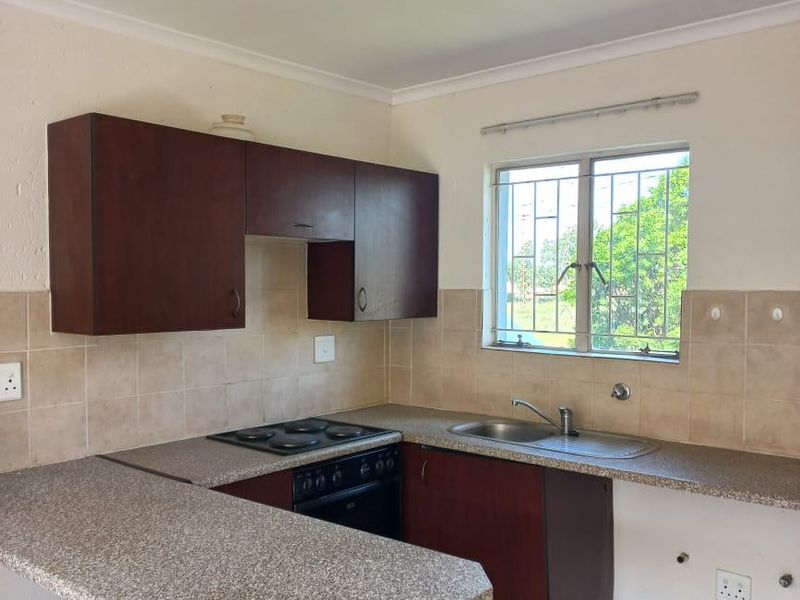 Townhouse For Sale In Edenvale - Photo 6