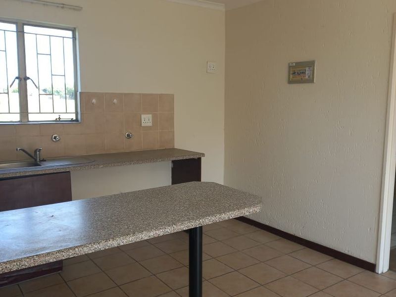 Townhouse For Sale In Edenvale - Photo 9