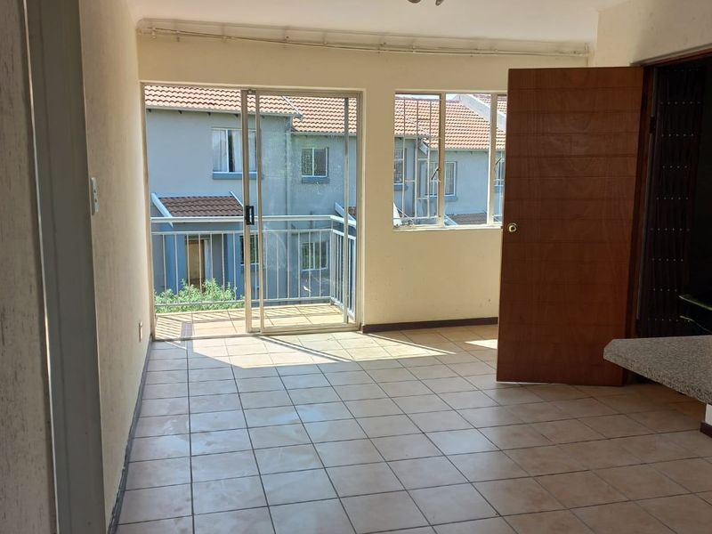 Townhouse For Sale In Edenvale - Photo 3