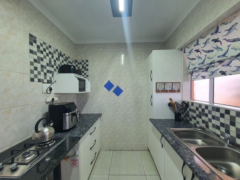 Apartment For Sale In Amanzimtoti - Photo 10