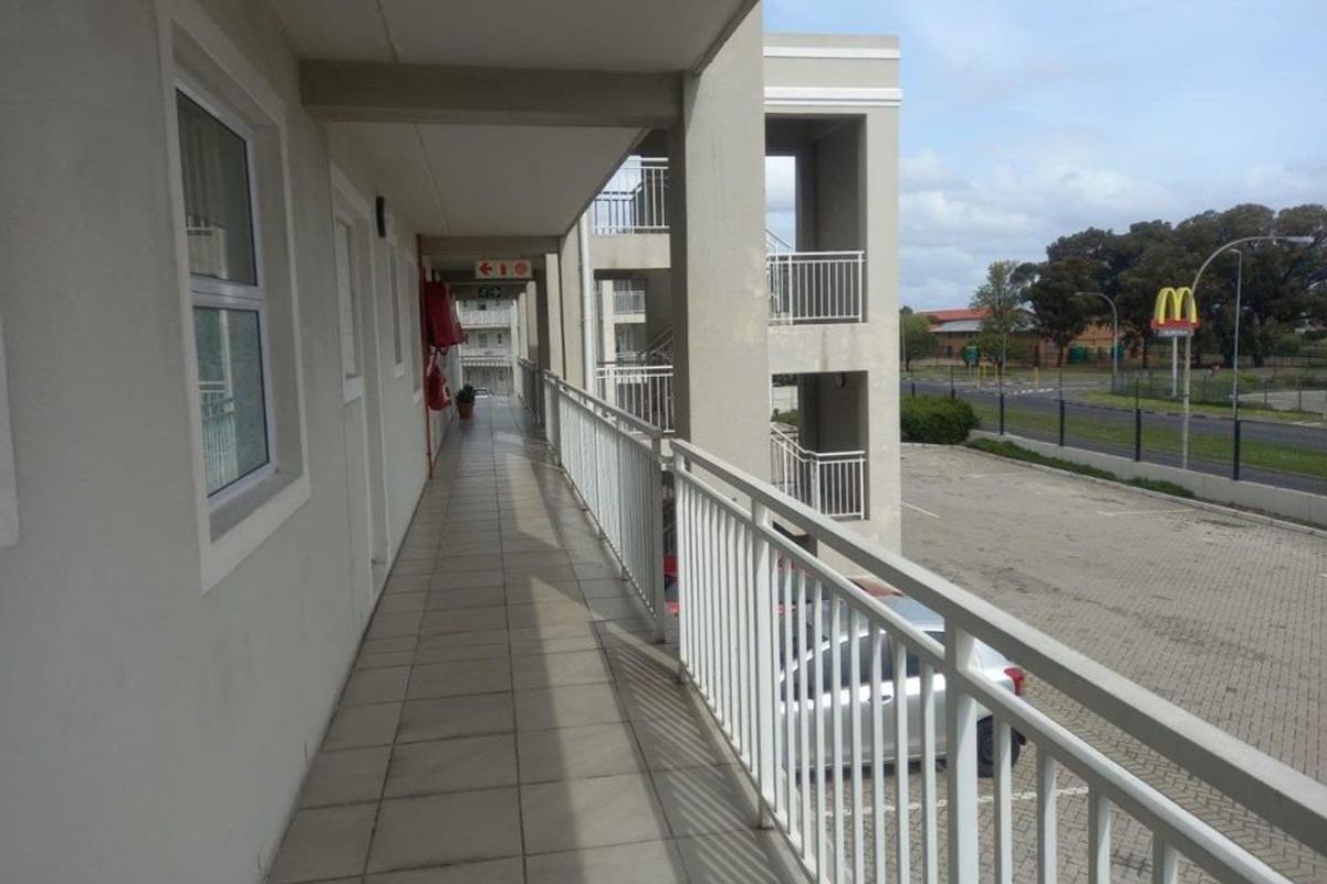 Apartment For Sale In Parow - Photo 2