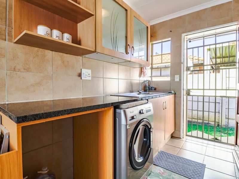 House Pending Sale In Centurion - Photo 2