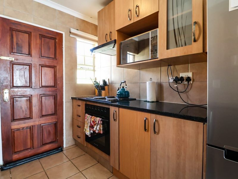 House Pending Sale In Centurion - Photo 3