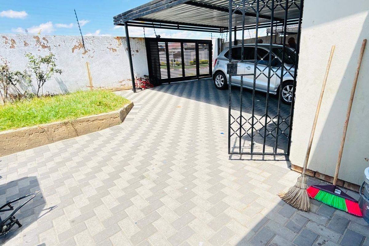 House For Sale In Midrand - Photo 2