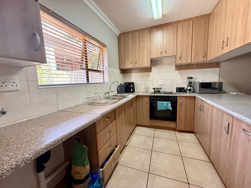 Townhouse Pending Sale In Bloemfontein - Photo 7