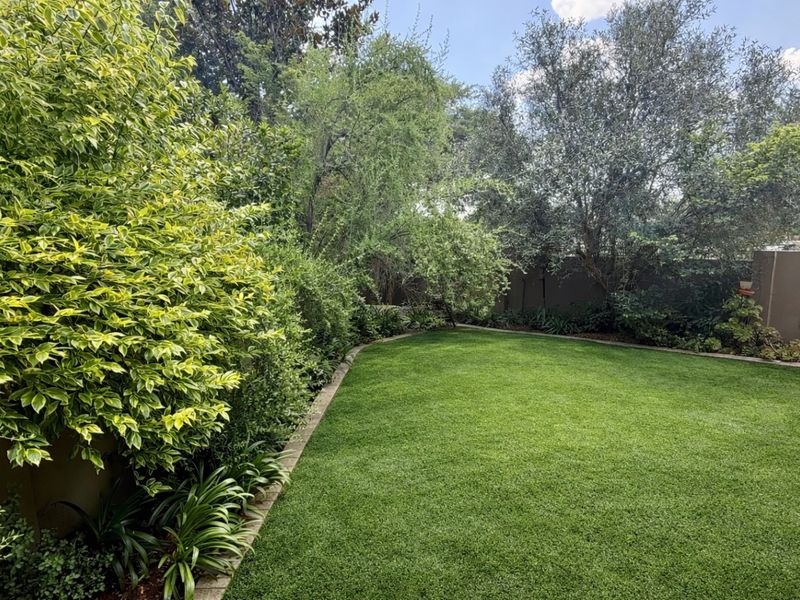 Townhouse Pending Sale In Bloemfontein - Photo 2
