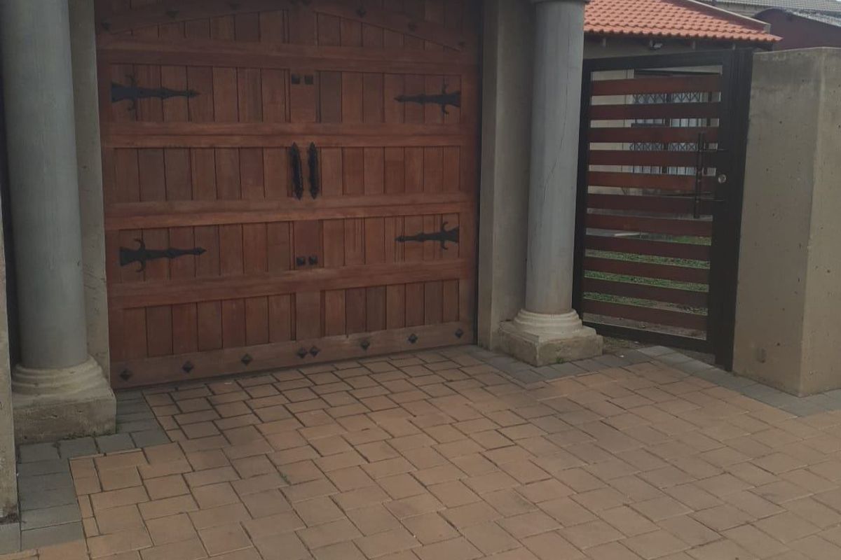 House Pending Sale In Soweto - Photo 2